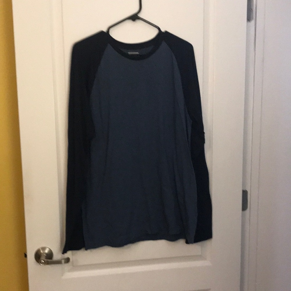 Men’s J crew T shirt.